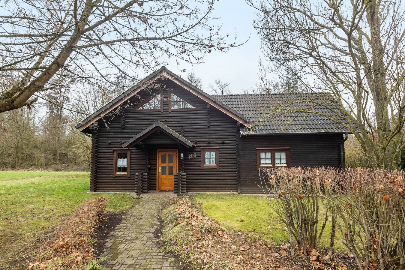 Holiday Home 'Blockhaus Marie' with Sauna, Private Terrace and Garden in Silbersee, Frielendorf