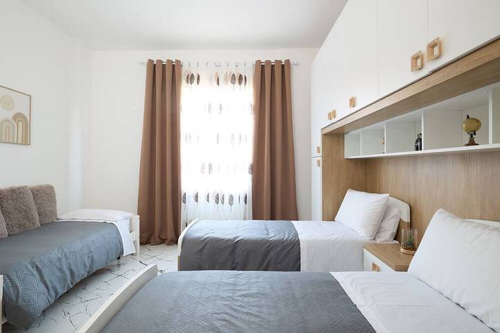 Appartement entier, [Free Parking Elmi -3-Wi-Fi - Ac] lake 700mt ~ in Arona (Lago Maggiore), Commune de Arona