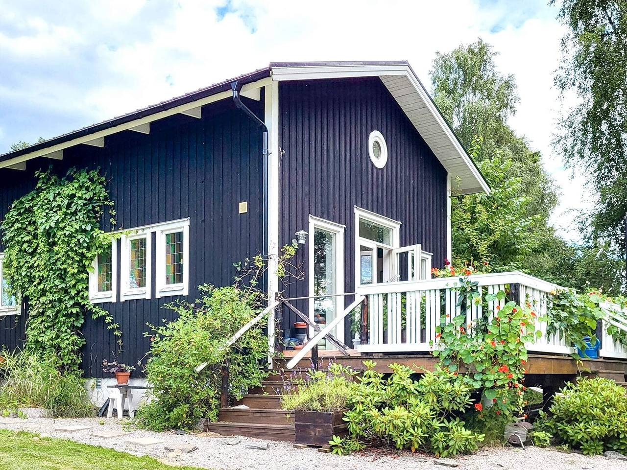Strandstuga med uteplats och grill in Vänern