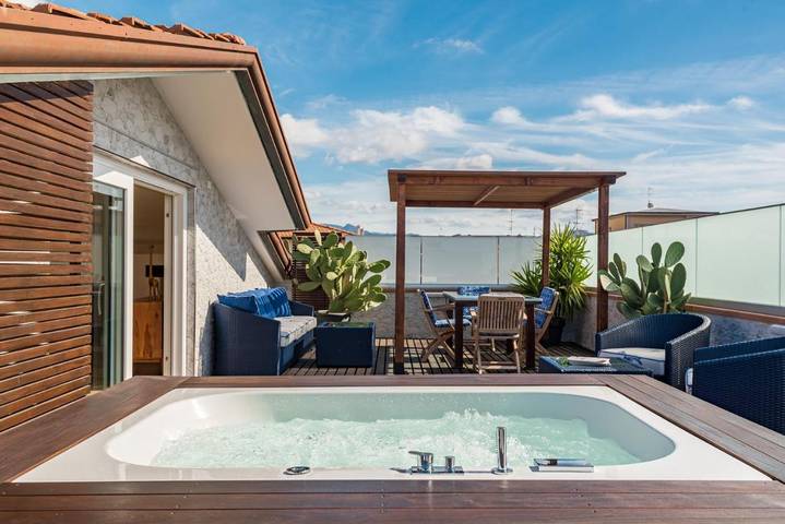 Loft per 4 persone, con Balcone e Idromassaggio nonché Terrazza e Piscina a Viareggio