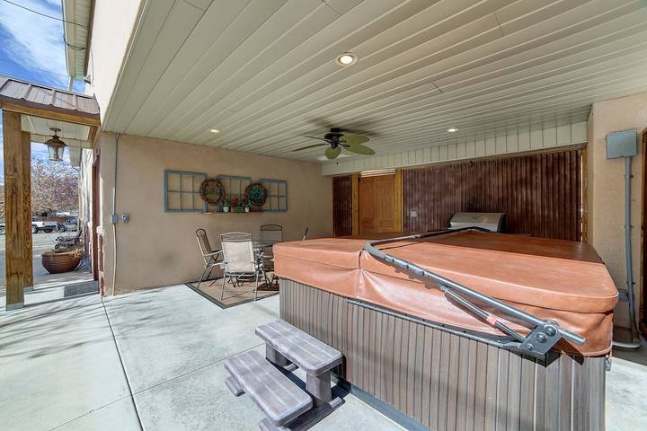 Vacation rental for 4 people, with pool and terrace as well as hot tub in Moab