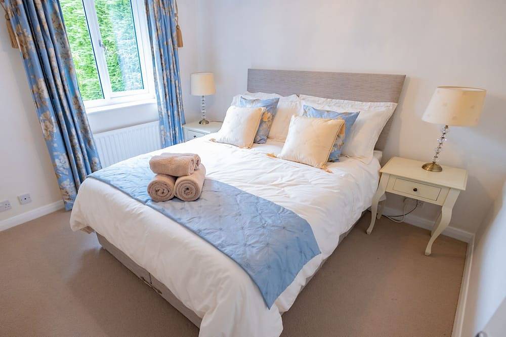 House on Friars Cliff that sleeps 10 guests in 5 bedrooms in Christchurch, Dorset
