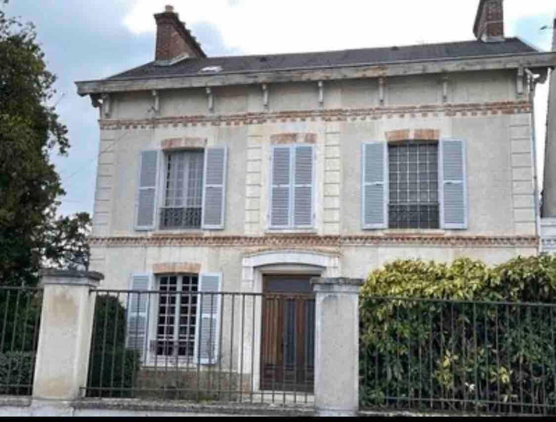 Four-Bedroom House in La Ferté-Gaucher, Seine-et-Marne