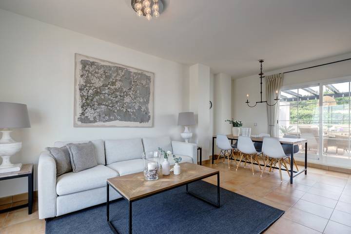 Entire apartment, Penthouse Apartment in Alcaidesa with Mountain View, Wi-Fi, Pool, Garden & Terrace in La Alcaidesa, San Roque