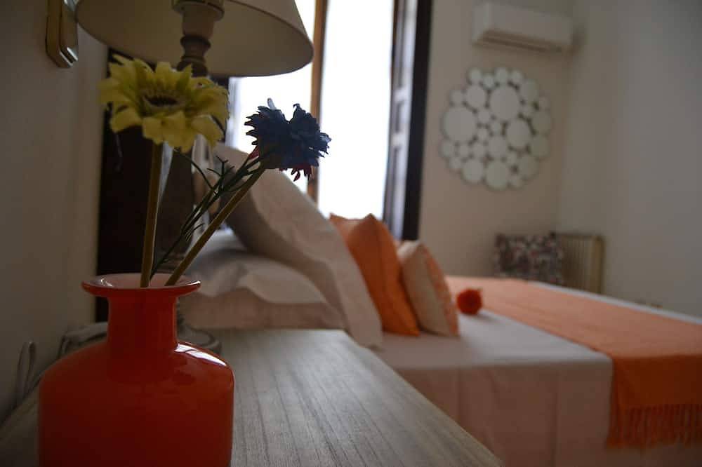 Entire apartment, Madrid-Sol-Gate Plaza Mayor, New Apartment, Comodo, modern design. in Centro (Madrid), Madrid