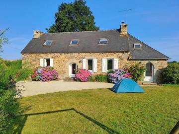 Gîte pour 6 personnes, avec vue et terrasse à Runan