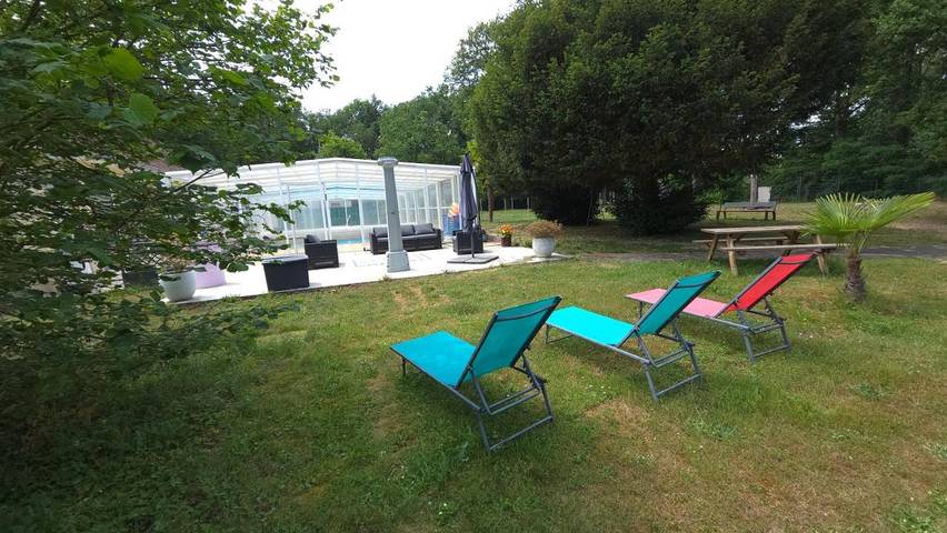 Gîte pour 3 personnes, avec piscine et vue ainsi que terrasse et jardin