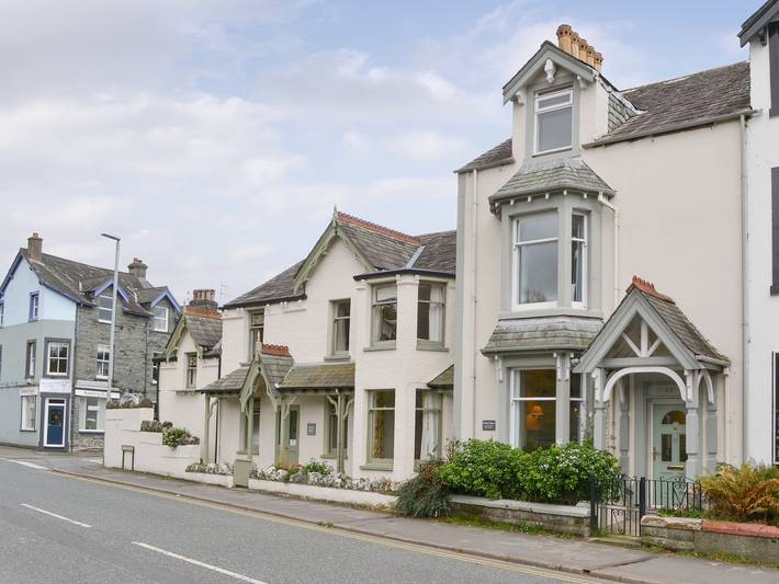 Log cabin for 6 people, with garden, with pets in Keswick