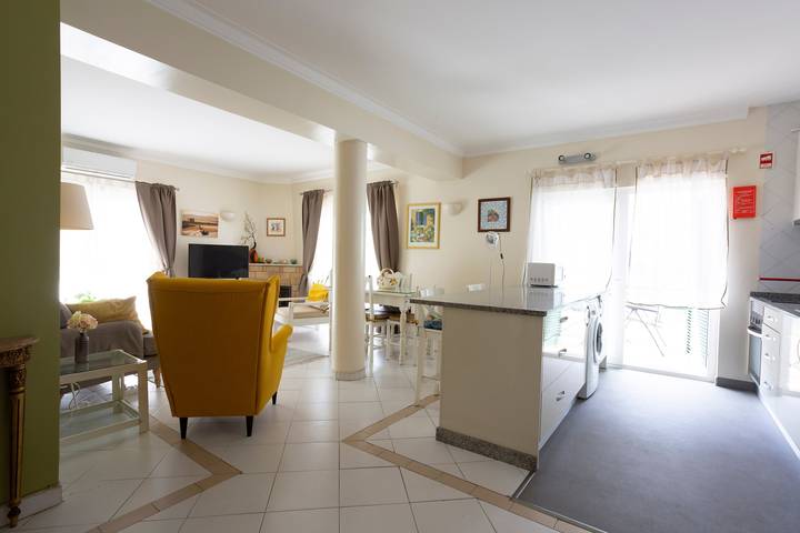 Gîte pour 5 personnes, avec jardin à Alvor - 4