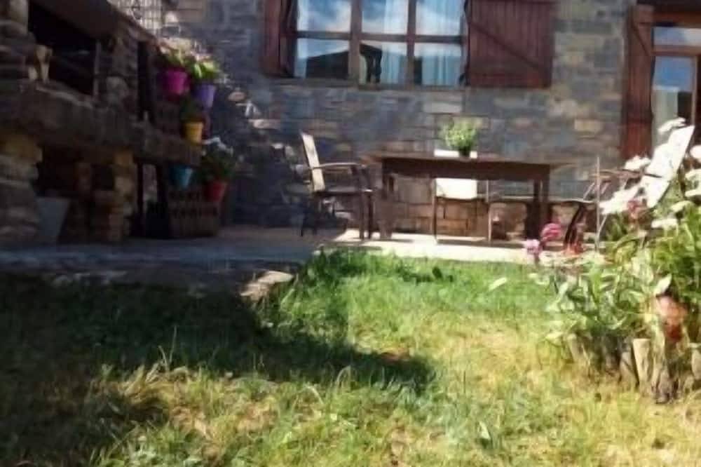 Casa Rural Artena for 7 people in Jaca, Spanish Pyrenees
