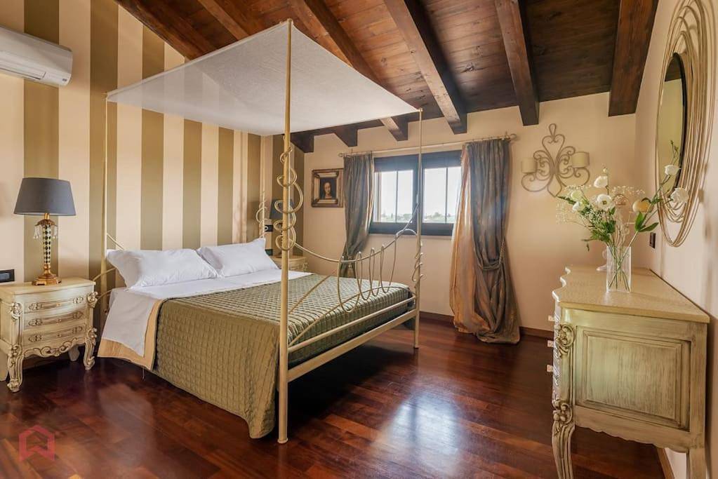 Posh villa with pool & jacuzzi in Balestrate, Provincia di Palermo