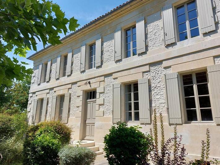 Gîte pour 8 personnes, avec jardin et piscine à Saint-Georges-des-Agoûts