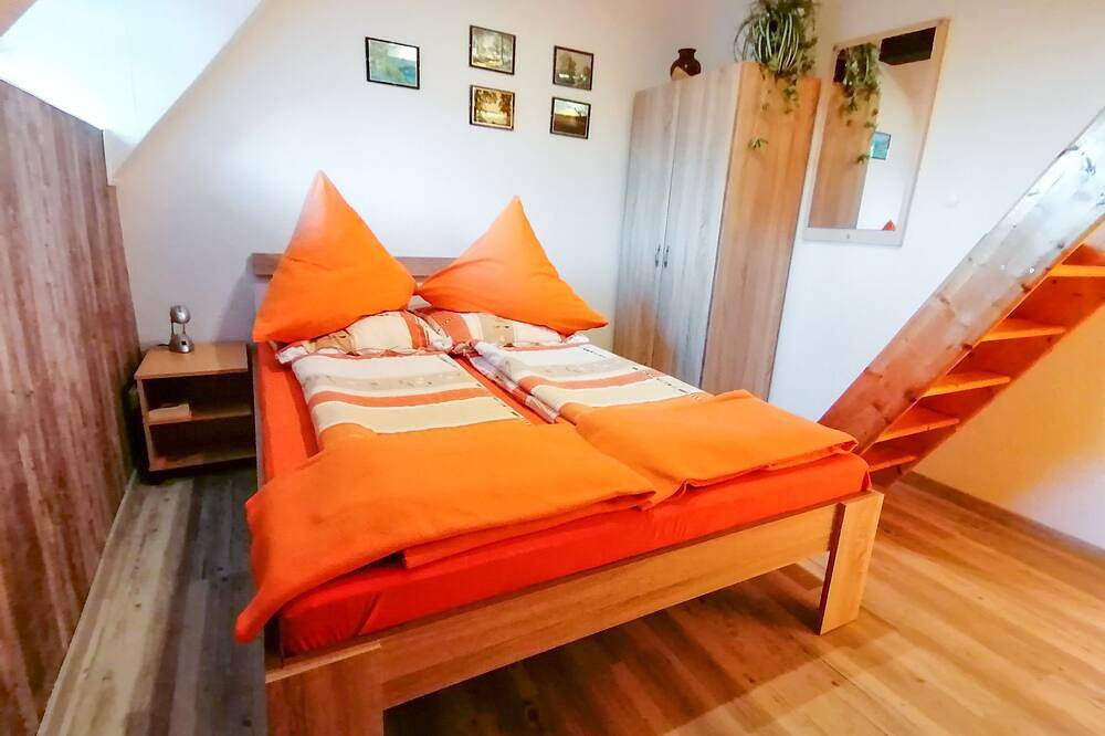 Ganze Wohnung, Ferienwohnung Haus Lübeck - Ferienwohnung 1 in Tollensesee, Penzlin
