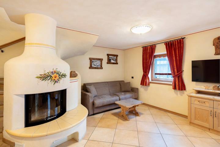 Entire apartment, Apartment 'Gioanzin' with Mountain View, Balcony and Wi-Fi in Livigno (Town), Livigno