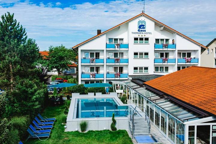 Hotel für 3 Personen, mit Balkon und Terrasse sowie Garten und Pool