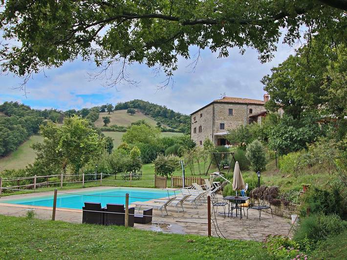 Agriturismo per 5 persone, con Terrazza e Giardino nonché Piscina a Apecchio