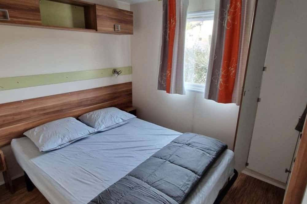 Mobile Home for 6 with Terrace in Saint-Geniez-d'Olt-et-d'Aubrac, Parc naturel régional de l'Aubrac