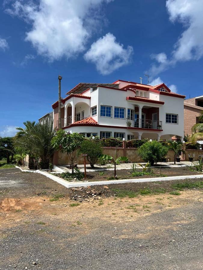 Location de vacances pour 2 personnes, avec terrasse ainsi que piscine et vue, animaux acceptés dans Tarrafal - 2