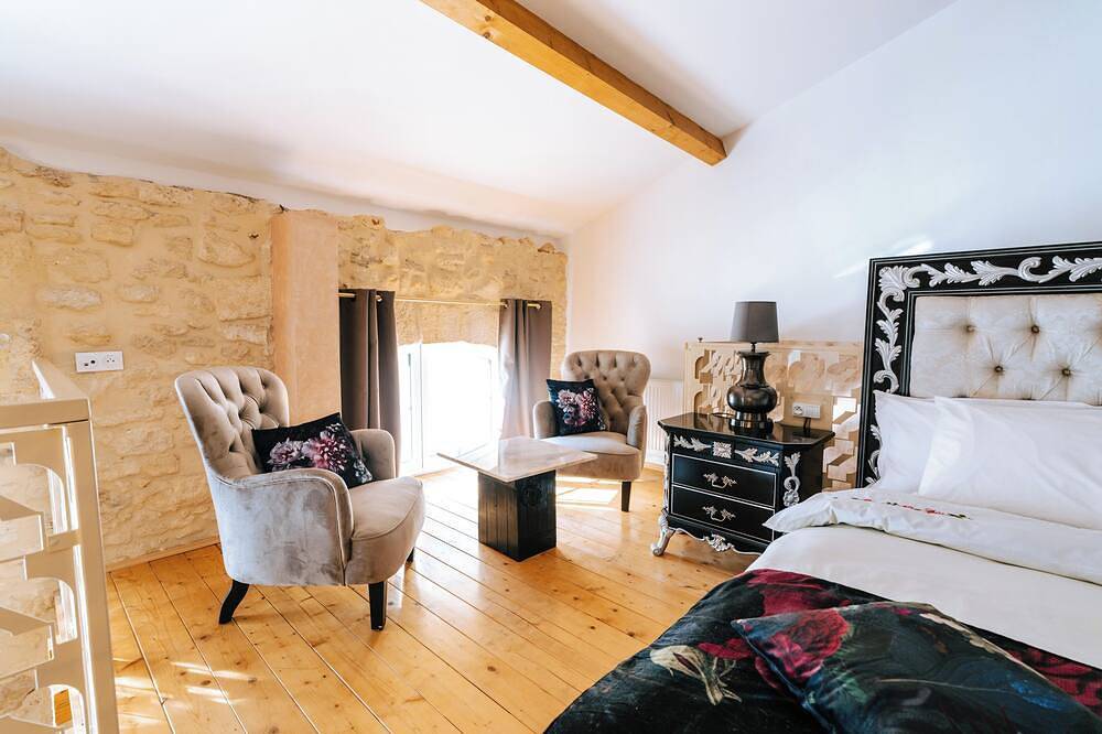 Suite Ravenna : Charm, Cathedral height & Luxury, Swimming pool - Domaine de Pagnon in Saint-Gervais (Gironde), Blaye region