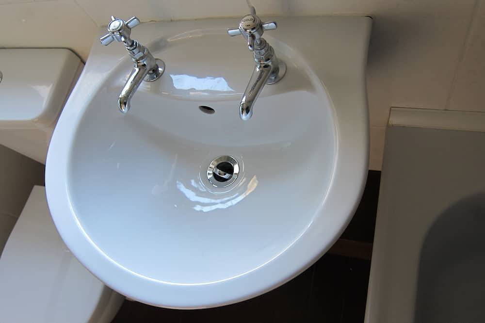 Cedarcroft Cottage Reeth, in zwei Hektar Garten, Fluss, Teiche, tolle Aussicht in Reeth, Yorkshire Dales National Park