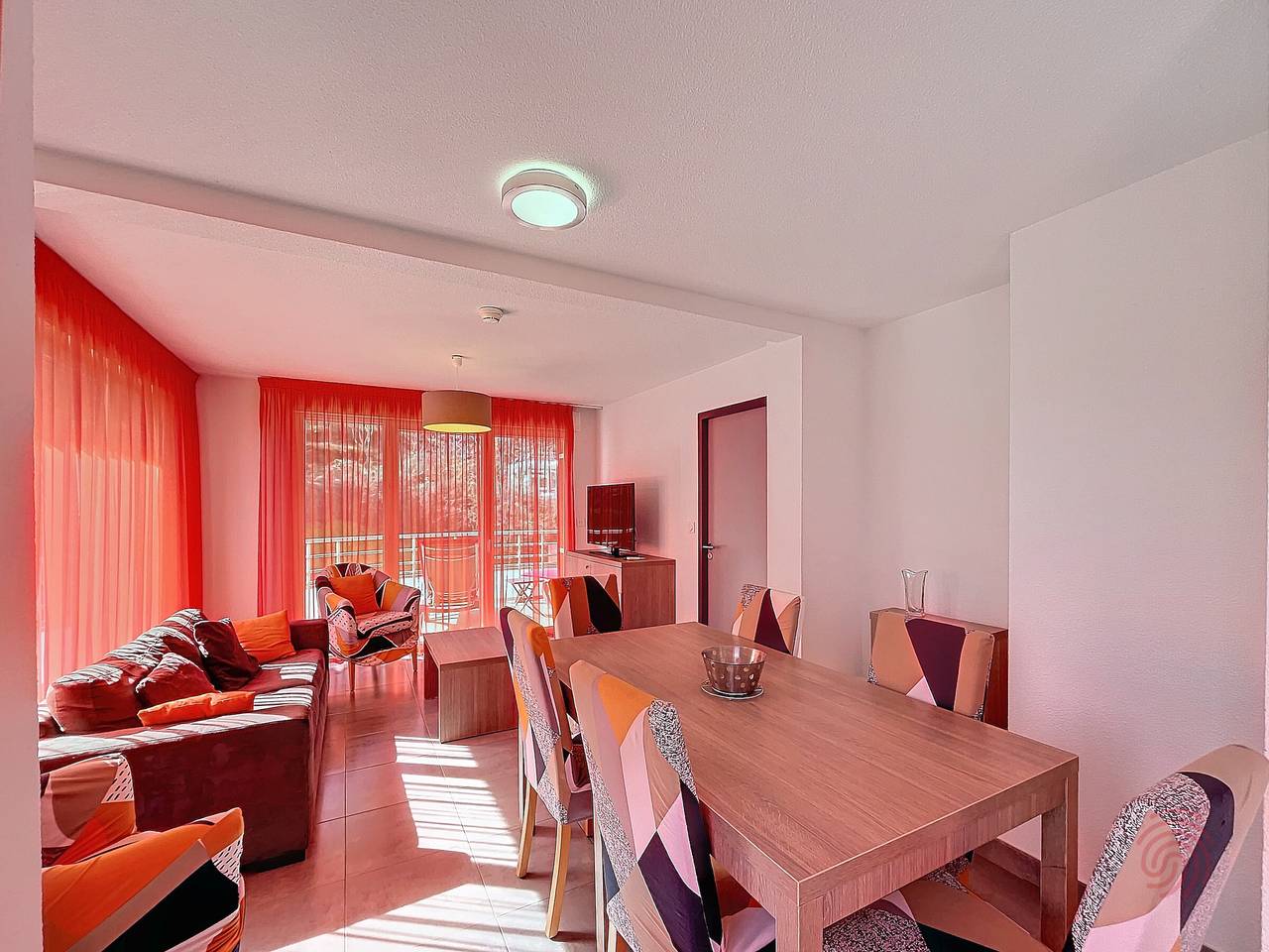 Apartamento entero, Hermoso apartamento F3 con aire acondicionado, terrazas y parking. A 50m del centro y de los baños termales in Lamalou-les-Bains, Region de Béziers