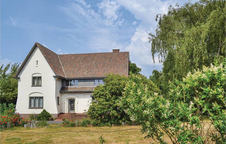 Location de vacances pour 13 personnes, avec Terrasse et Jacuzzi ainsi que Jardin et Sauna à Poperinge