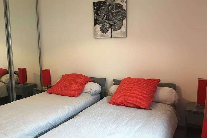 Appartement entier, Apartment T3 Petite vue mer à 150 mètres de la plage. in Bénodet, Côte de Cornouaille