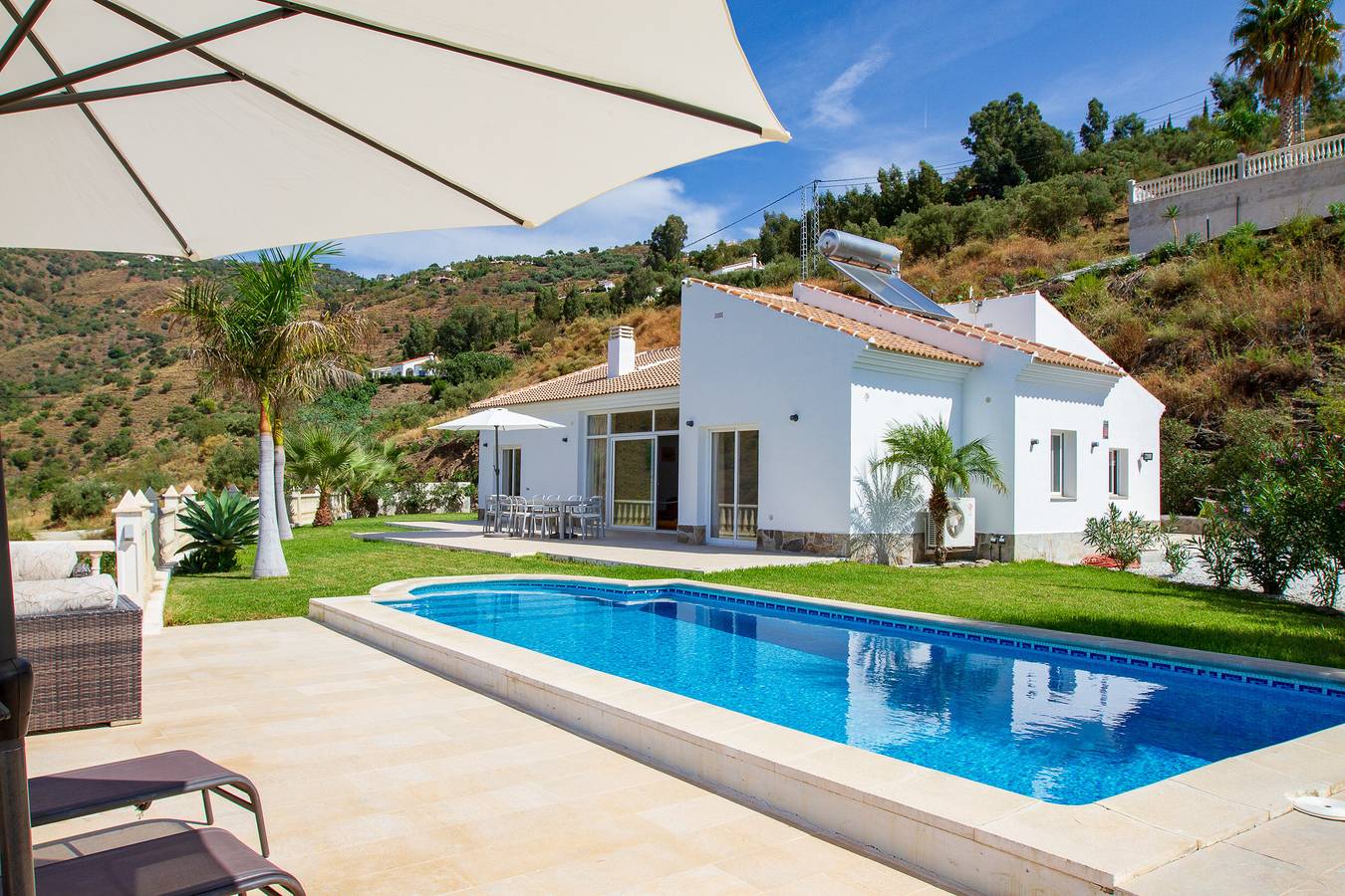 Casa Bonita - 4 bedroom Country House in Authentic Andalucia, Malaga in Arenas, Costa del Sol