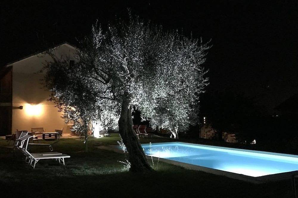 Apartment in a two-family house with exclusive park and pool The sea is 10' away in Tavullia, Pesaro-Urbino