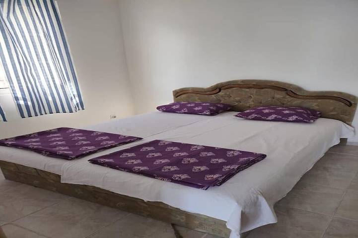 Gîte pour 5 personnes, avec balcon dans Risan - 2