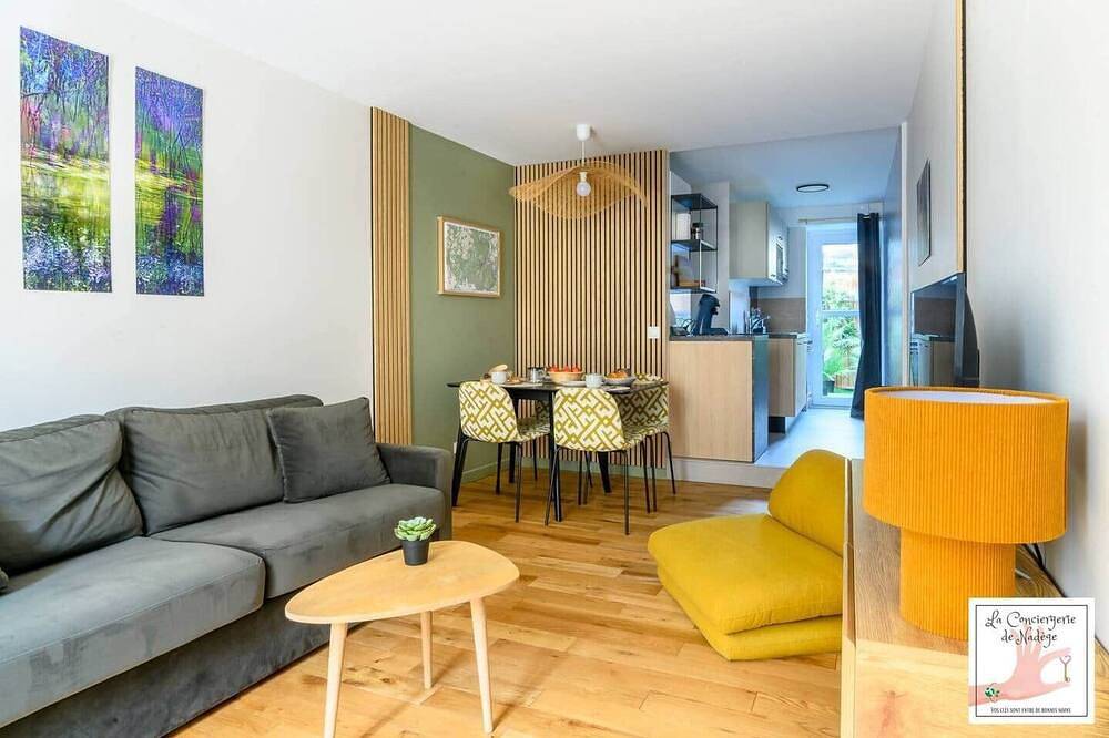 Entire apartment, Le Coeur de Milly, downtown in Milly-la-Forêt, Parc naturel régional du Gâtinais français