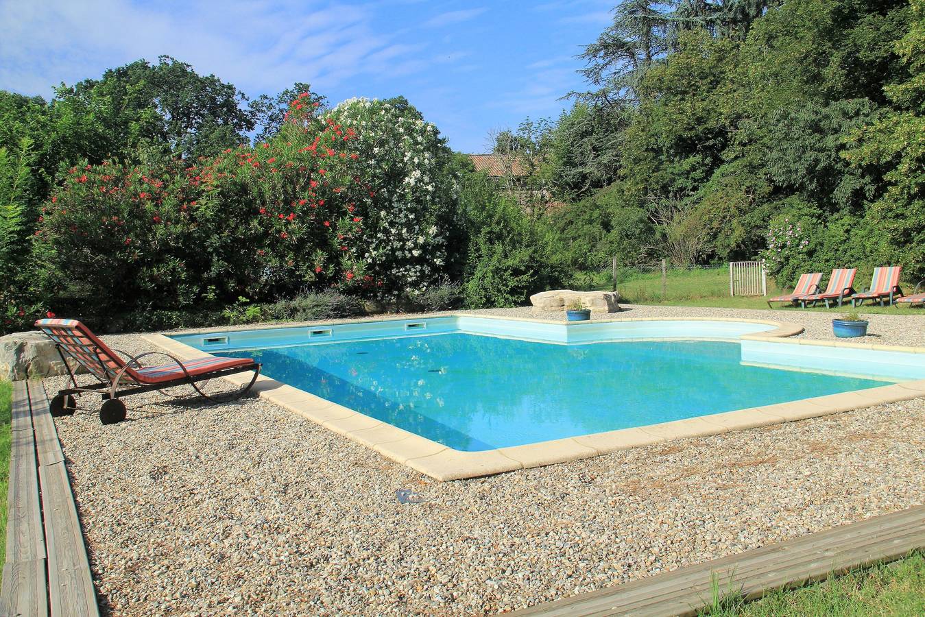 Maison de campagne « Gîte Noisettes » avec piscine partagée, terrasse privée et Wi-Fi in Saint-Didier-sous-Aubenas, Ardèche