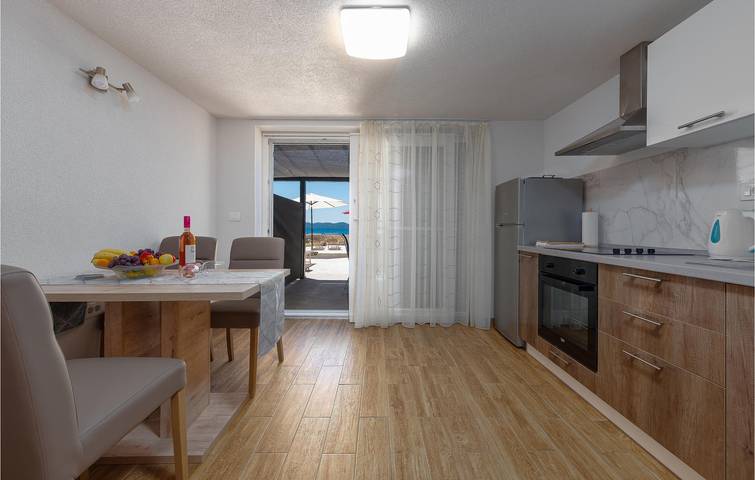Apartamento vacacional entero, Apartamento con vistas al mar, wifi, aire acondicionado, aparcamiento y cocina en Petrčane in Zadar (Municipality), Region de Zadar