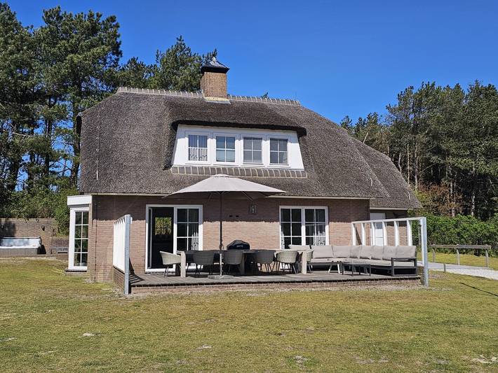 Vakantiehuis voor 12 personen, with Balkon/Terras and Whirlpool as well as Terras and Tuin op Ameland