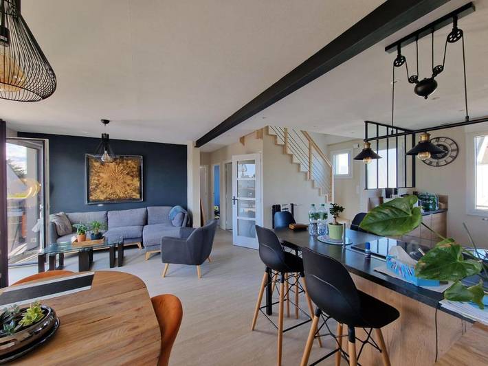 Appartement de vacances pour 4 personnes, avec vue ainsi que terrasse et jardin