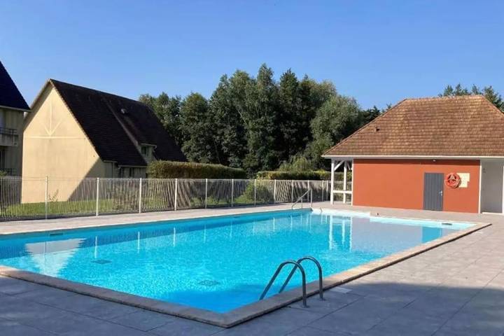 Appartement de vacances pour 3 personnes, avec balcon et piscine, animaux acceptés