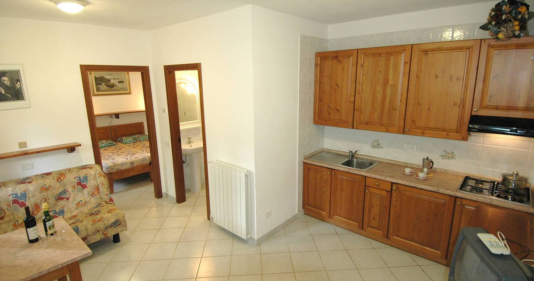 Appartamento intero, Bilocale con veranda e giardino a 50 metri dal mare - Villaggio Turistico Sole e Mare in Nisporto, Riotorto