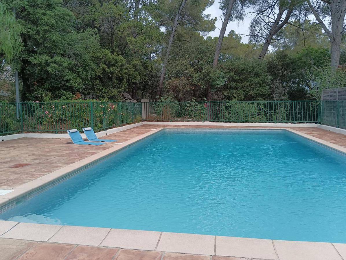 Petite maison au calme - piscine en copropriété, terrasse, mer, clim in Vallauris, Mittelmeerküste (Frankreich)
