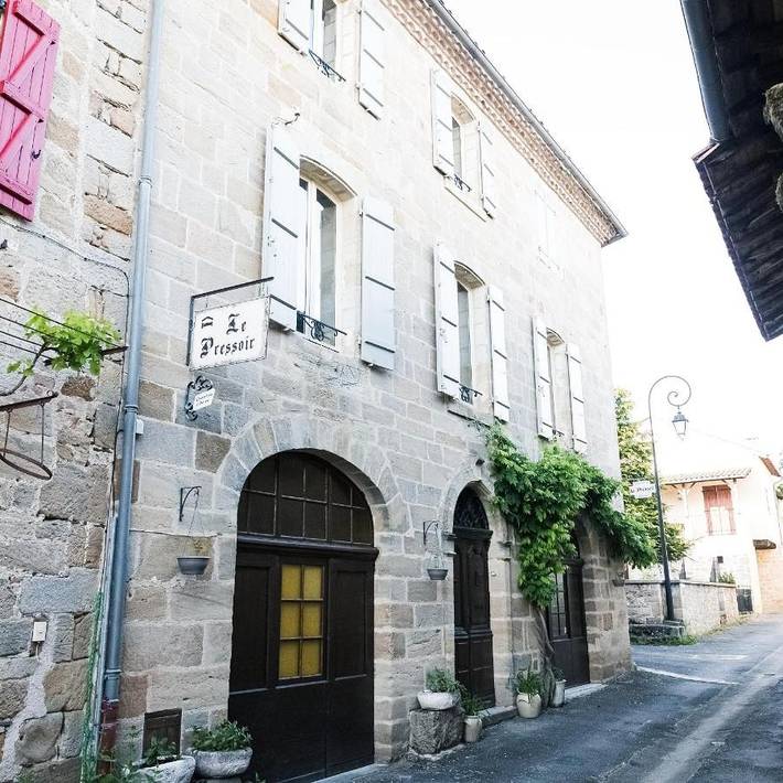 Location de vacances pour 4 personnes, avec Terrasse et Jardin à Cardaillac
