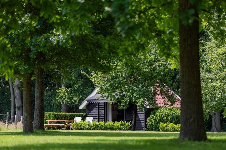 B&b voor 2 personen, with tuin and uitzicht as well as terras in Enschede