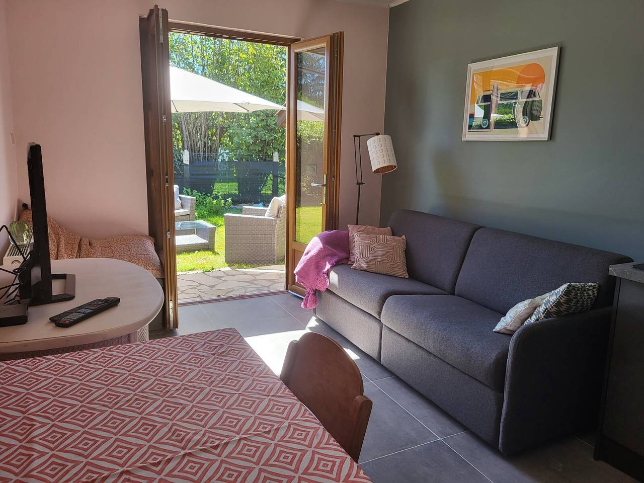 Casa vacacional cerca de Burdeos con terraza privada y Wi-Fi in Ludon-Médoc, Parque natural regional del Médoc