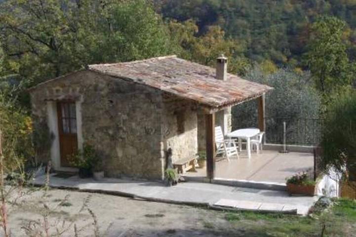 Chalet pour 3 personnes, avec jardin et terrasse dans les Alpes maritimes