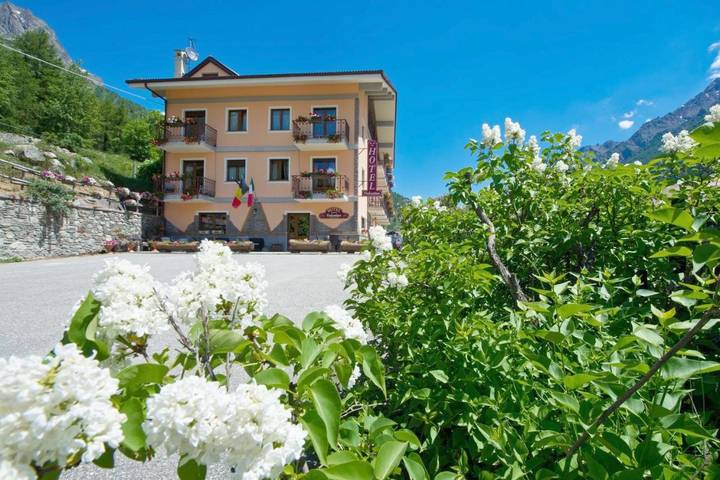 Hôtel pour 3 personnes, avec terrasse et vue à Bionaz