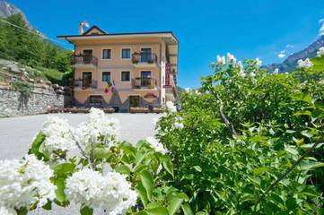 Hôtel pour 3 personnes, avec terrasse et vue à Bionaz