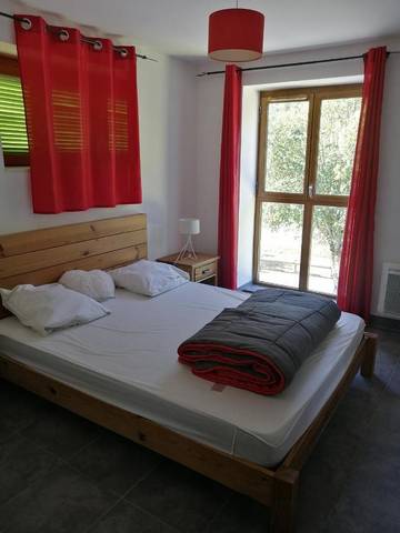 Gîte pour 3 personnes, avec vue et jardin à Puget-Théniers