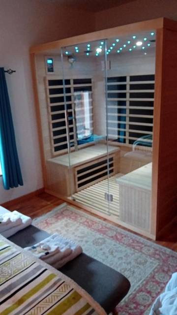 Gîte pour 5 personnes, avec jacuzzi ainsi que jardin et sauna à Brénod