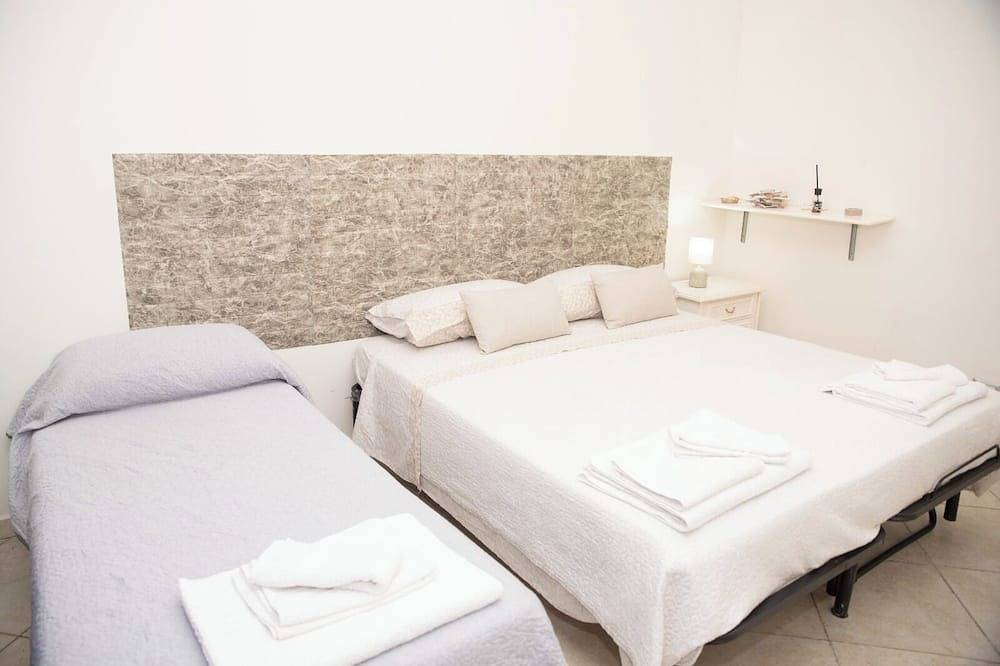 Welcome to the south: 5minutes from the scala dei turchi 800meters from the beach. in Scala dei Turchi, Realmonte