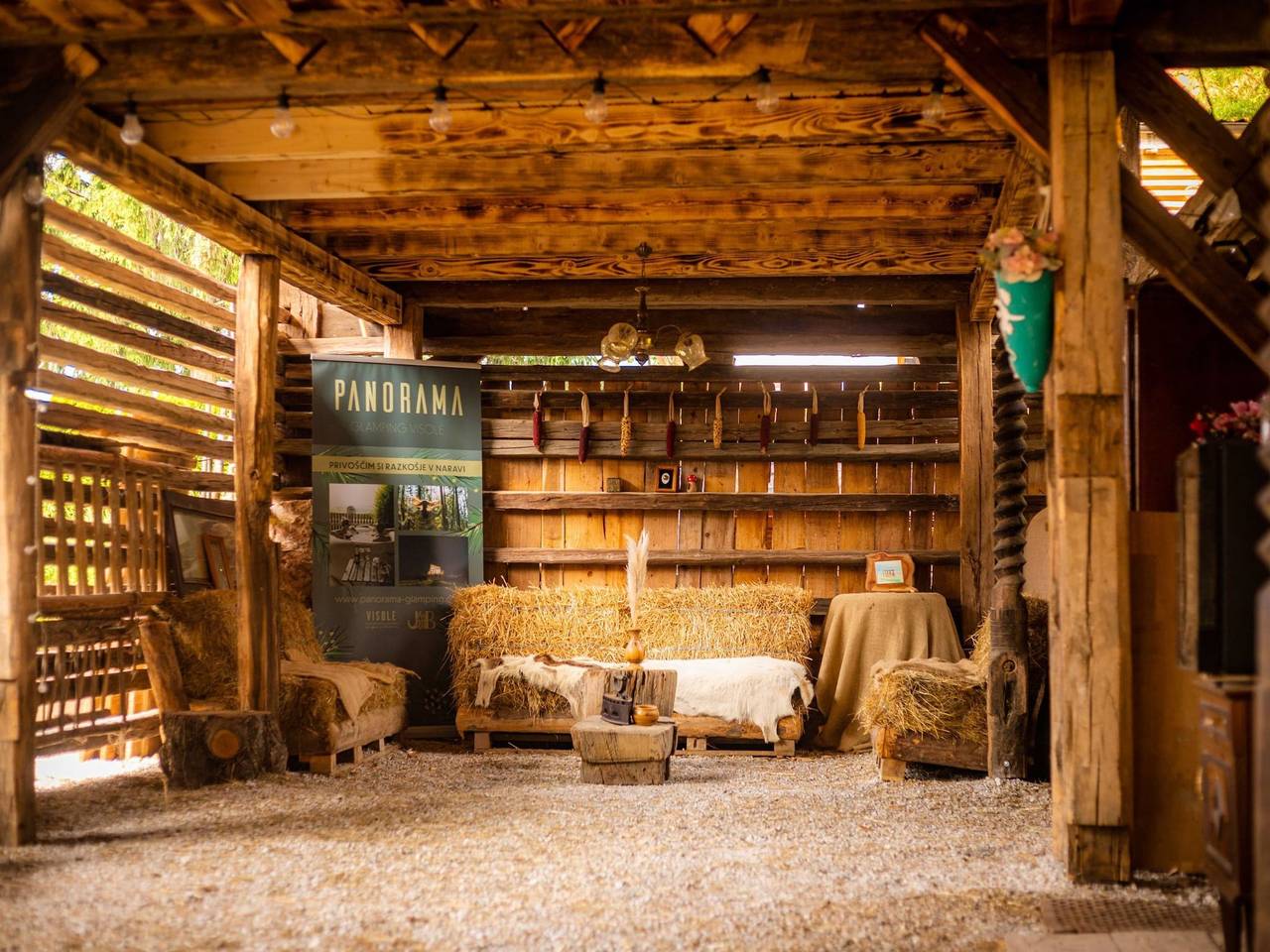 Cały apartament, Rustic Refuge Glamping with Hot-Tub and Sauna - Double room with Terrace in Karavanke in Pohorje, Lower Styria