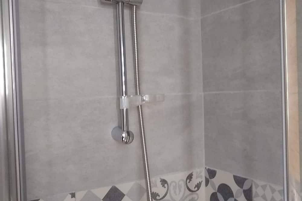 Appartement entier, Studio avec jardin proche  du port et centre in Sausset-les-Pins, Région d'Istres