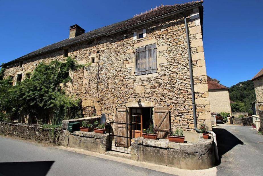 Two-Bedroom House in Saint-Julien-de-Lampon, Quercy